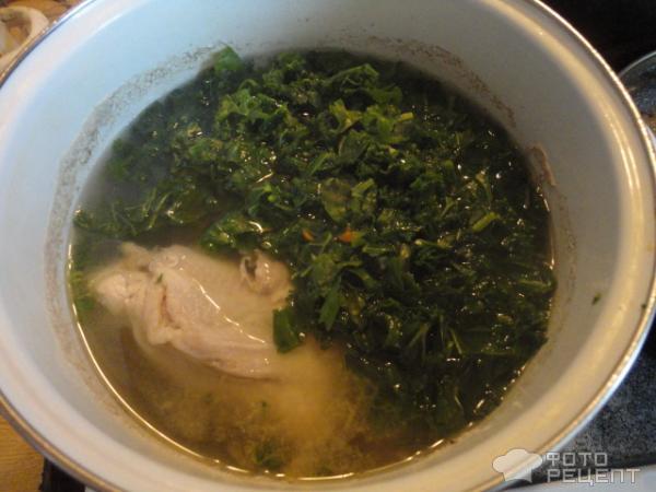 добавляем листовую капусту в суп