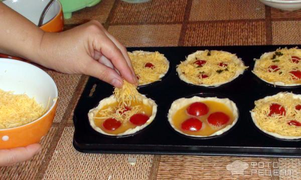 Рецепт Мини пирожки с помидорами черри фото