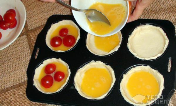 Рецепт Мини пирожки с помидорами черри фото