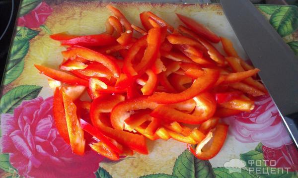 Рецепт Салат с печеным баклажаном, тунцом и томатами фото