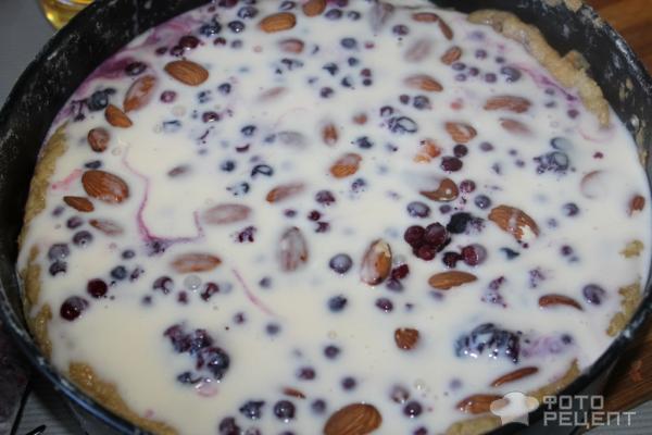 Рецепт Пирог с лесными ягодами и сметанной заливкой фото