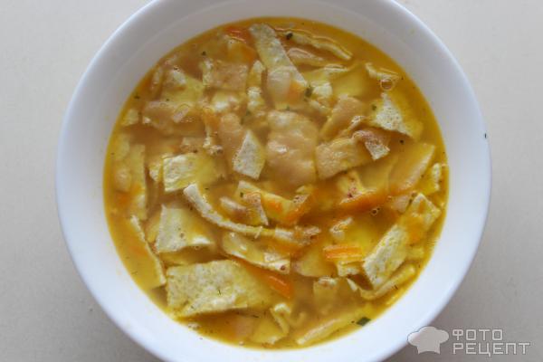 Рецепт Куриный суп с яичными блинчиками фото