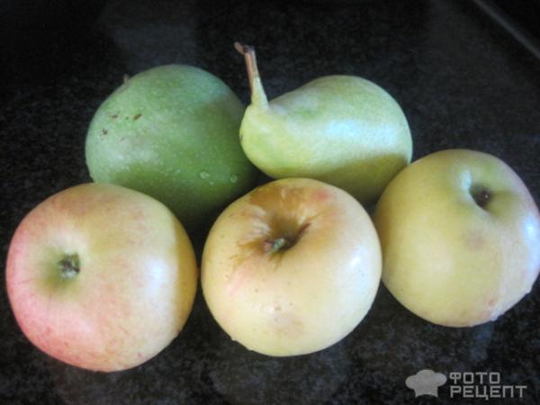 яблоки и груша