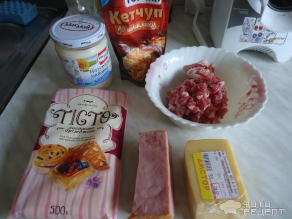 Рецепт Пицца мясная на основе из слоеного теста фото