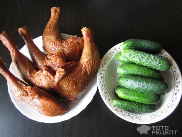 Рецепт Блины, фаршированные копченой курицей и свежими огурцами фото
