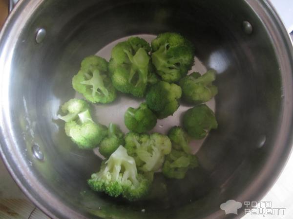 Рецепт Омлет с брокколи, помидорами и зеленью фото