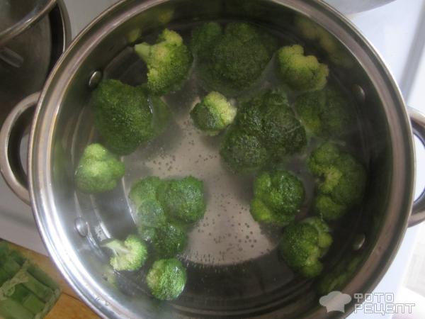 Рецепт Омлет с брокколи, помидорами и зеленью фото