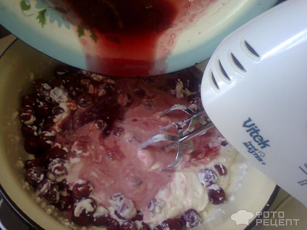 Рецепт Торт Бисквитный с творожно-вишневой начинкой фото