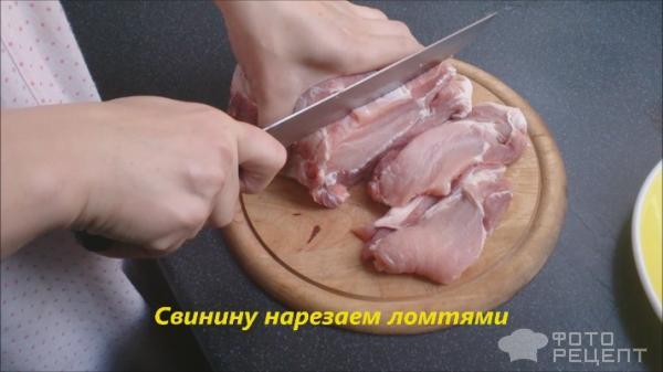 Рецепт Мясо в томатно - хреновом соусе с луком фото