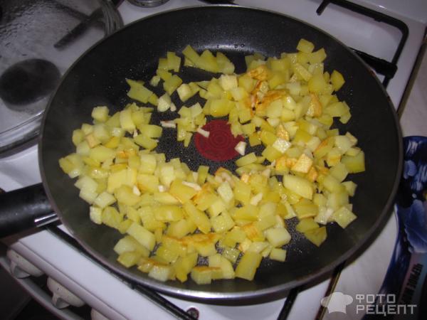 Рецепт Свекольник с жареной картошечкой и колбасой. фото