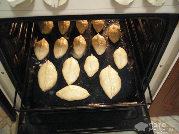 Рецепт: Пирожки с луком, яйцом и грибами - в духовке