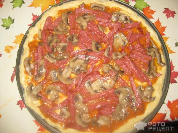 Рецепт Пицца на кефирном тесте с колбасой и шампиньонами фото