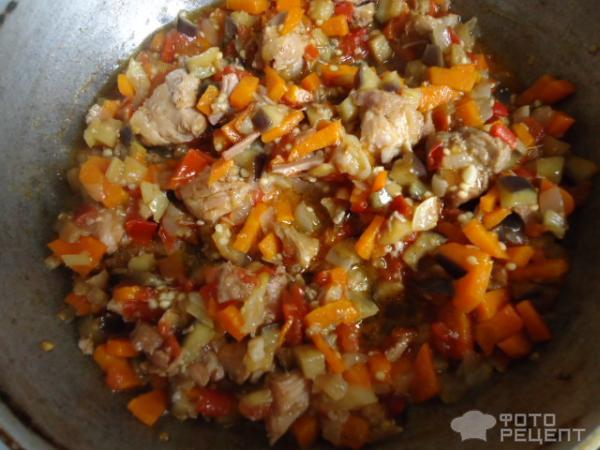 Рецепт Яичная лапша с овощами и тушенкой фото