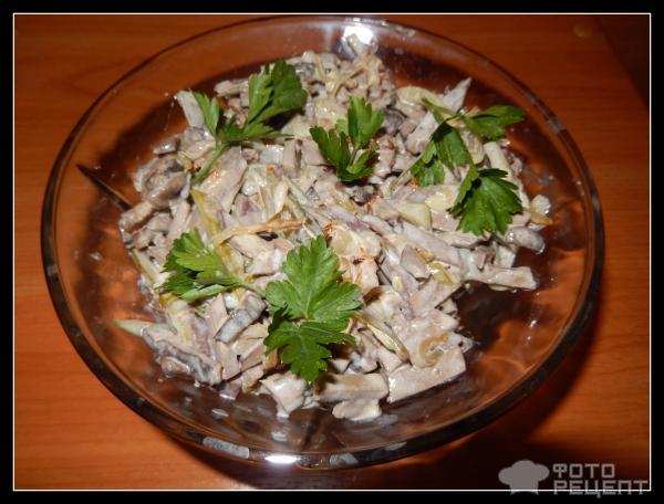 Салат с печенью и грибами фото