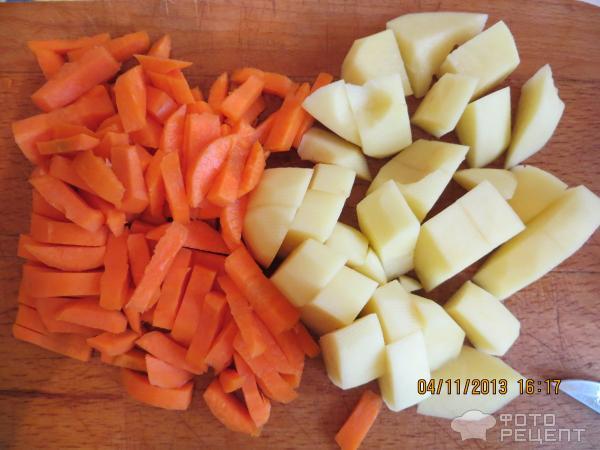 нарезаем морковь и картофель