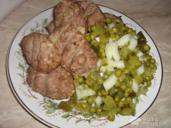 Вкусный котлеты с дымком с национальный гарниром фото