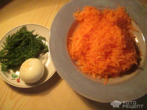 Салат из помидоров, моркови и проросших зерен фото