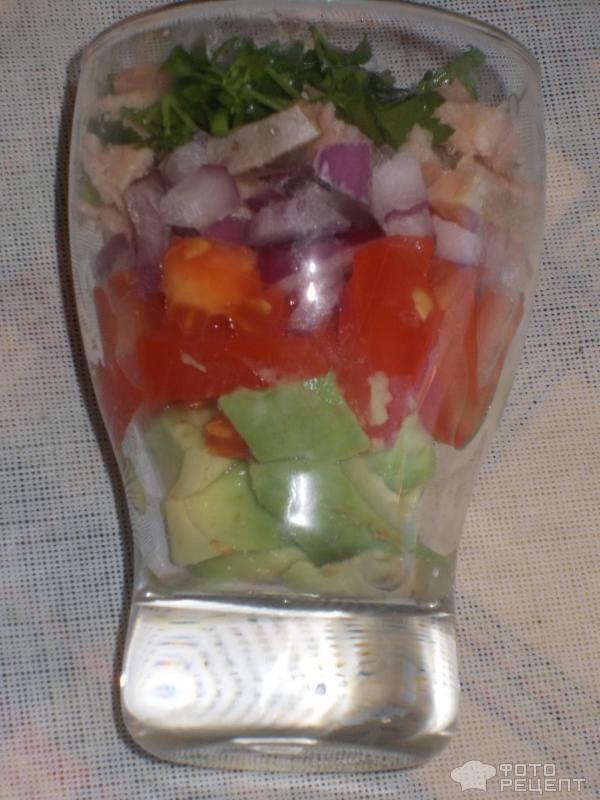 Салат из авокадо и семги фото