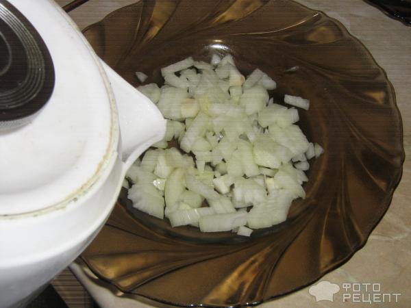 Крабовый салат с ошпаренным луком фото