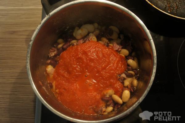 Томатный суп с фасолью и беконом фото