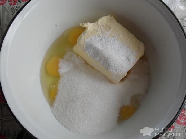 Кекс с изюмом под сахарной пудрой фото