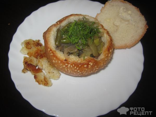 Кабачково-баклажанный микс в булочке с кунжутом фото