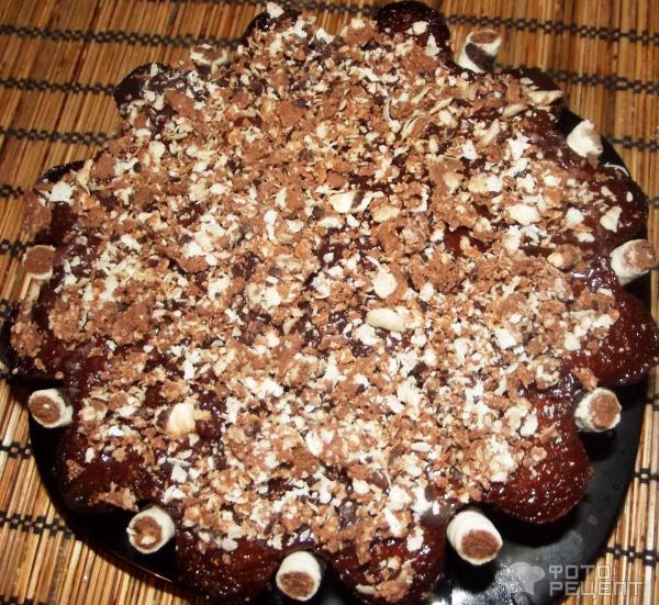 Шоколадный торт с вафельными трубочками фото