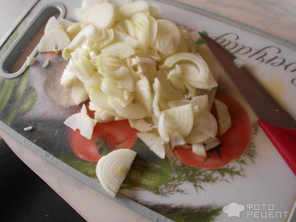 Минтай запеченный под овощной шубой в сметанном-яичной заливке фото