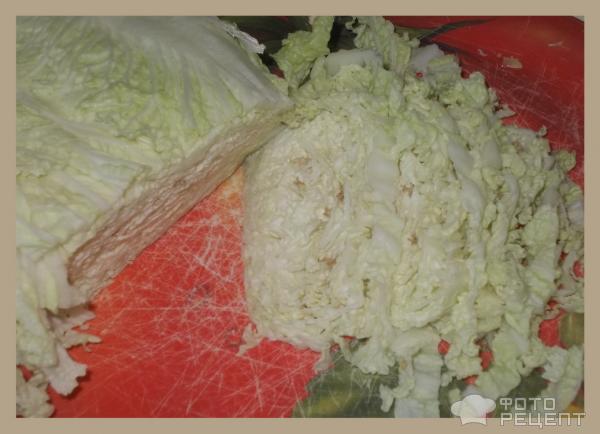 Легкий салат из консервированного тунца фото