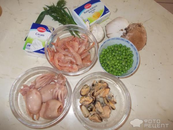 Сырный суп с морепродуктами и грибами фото