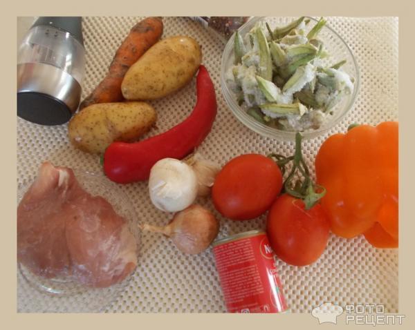 Тушеная окра (бамия) с куриной грудкой и овощами фото