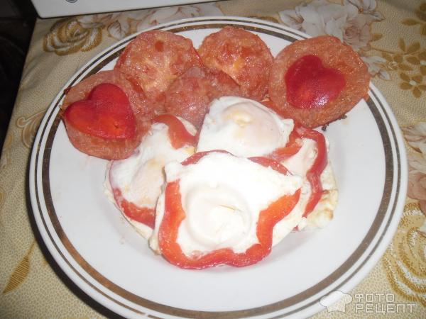 Яичница с перцем и помидорами фото