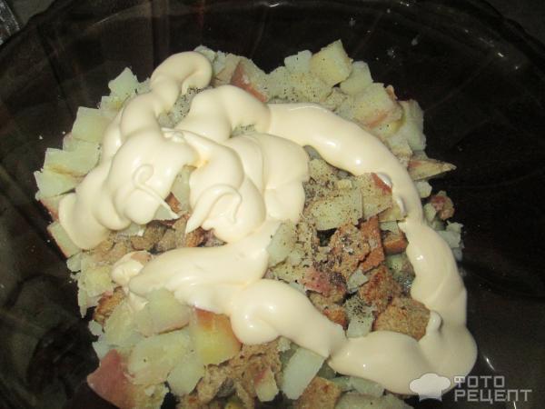 Салат с зеленым горошком и сухариками - по-весеннему фото