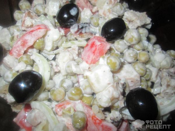 Салат с зеленым горошком и сухариками - по-весеннему фото