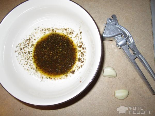 оливковое масло со специями и чеснок