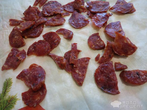 Картофель на шпажках в панировке из чоризо в беконе фото