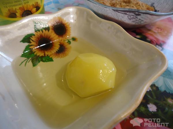Картофель на шпажках в панировке из чоризо в беконе фото