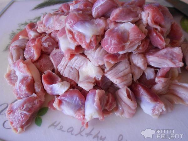 Куриные желудочки в сливочном соусе с цукини и болгарским перцем фото