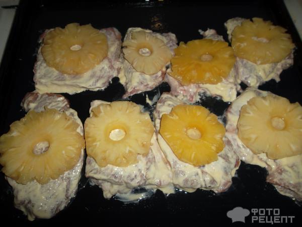 Мясо по-французски из свинины с картофелем и сыром с ананасами