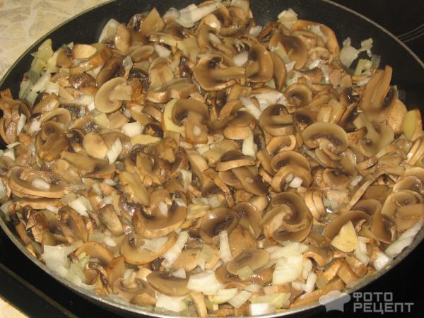 Вкусные шампиньоны в сметане. Как приготовить грибы. Рецепт шампиньонов.