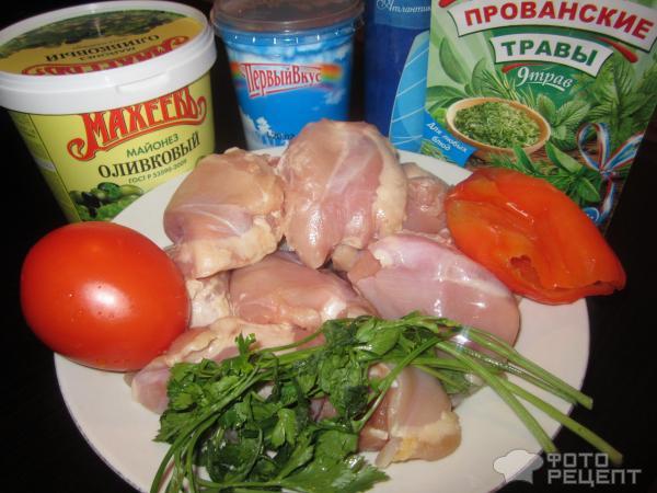 Куриные бедрышки Прованс с овощами в аэрогриле фото