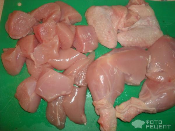 курица тушеная со сливками в мультиварке. 31715745. курица тушеная со сливками в мультиварке фото. курица тушеная со сливками в мультиварке-31715745. картинка курица тушеная со сливками в мультиварке. картинка 31715745. В моей семье все любят курицу больше, чем мясо или рыбу, поэтому она на ужин бывает часто. Чтобы как-то разнообразить блюда, я готовлю птицу по-разному. На этот раз решила приготовить курочку в сливочно-чесночном соусе, причем чтобы не возиться, решила использовать способности мультиварки.