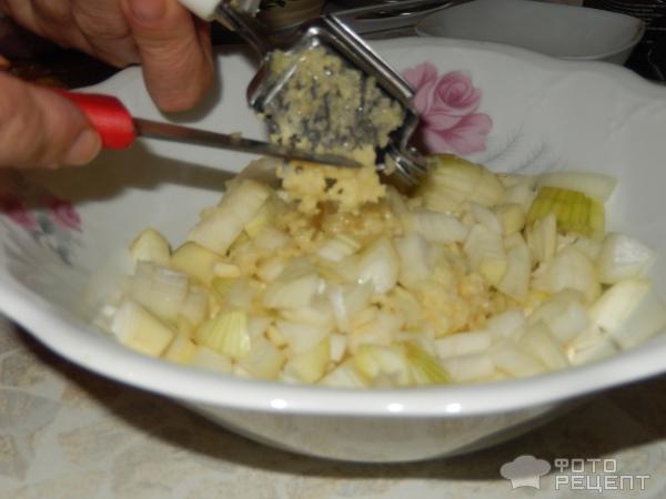 Ножка индейки маринованная в чесночном соусе фото