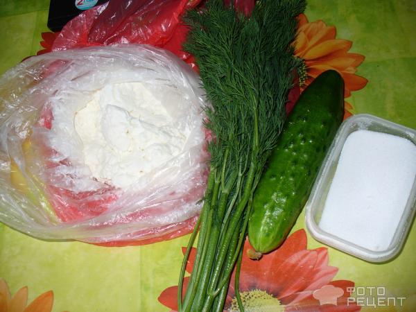 Салат из творога с огурцами и зеленью фото