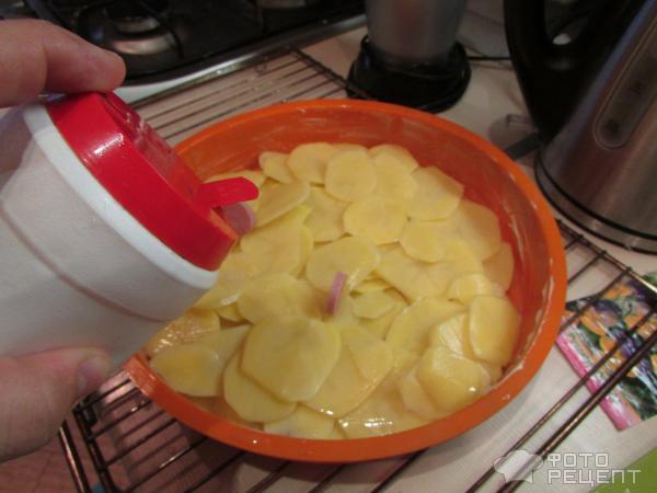 Заливной пирог с сосисками и картошкой фото