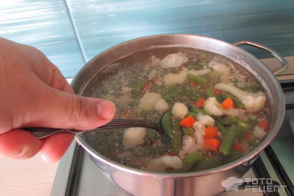 Суп с грудкой индейкой и овощами фото