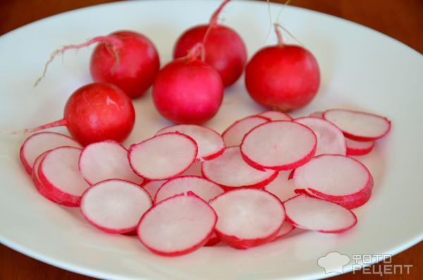 Салат из редиски с зеленым горошком и мятой