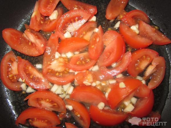 Лаваш с начинкой из белых грибов, помидор и сыра сулугуни фото