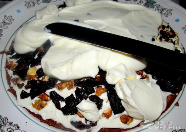 Домашний торт с черносливом и грецкими орехами фото