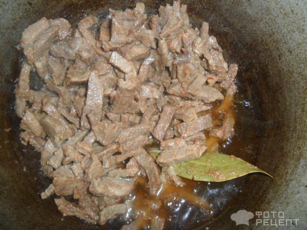 Мясо жареное с луком и чесноком фото